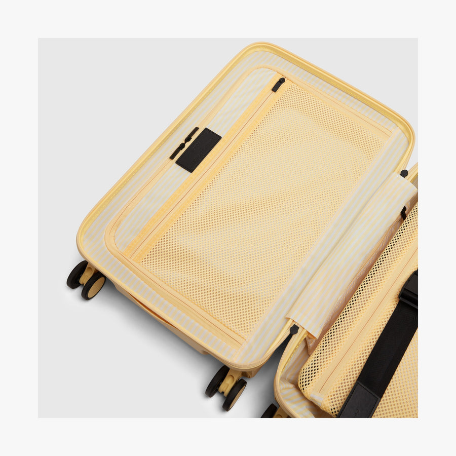 Banana Pudding (Glossy) | Inside view of Carry-On Pro in Banana Pudding (Glossy)