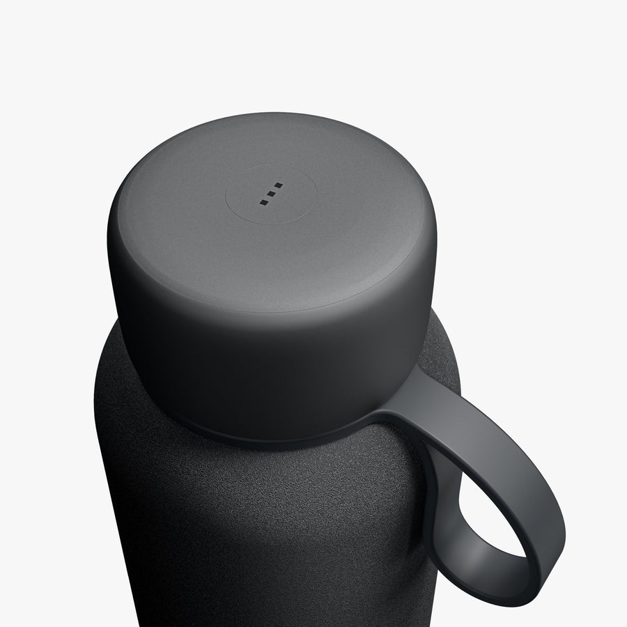 500 mL / Carbon Black | Close-up view of button of 500 mL Kiyo UVC Bottle in Carbon Black